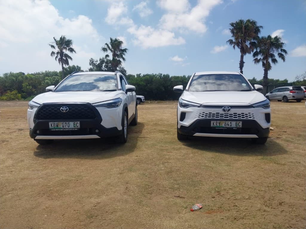 Two white Ren Tours Toyota SUVs ready for Eastern Cape transfers